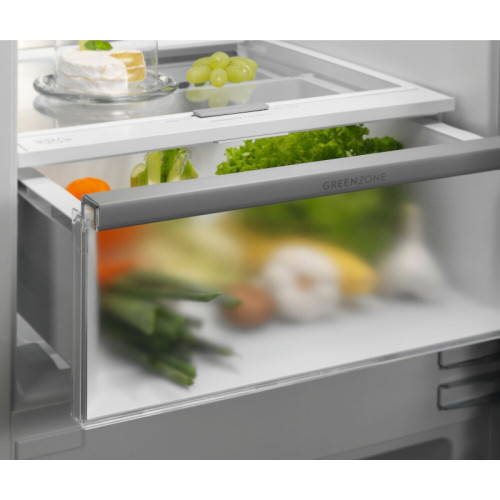 Вбудований холодильник Electrolux ENC8ME18R