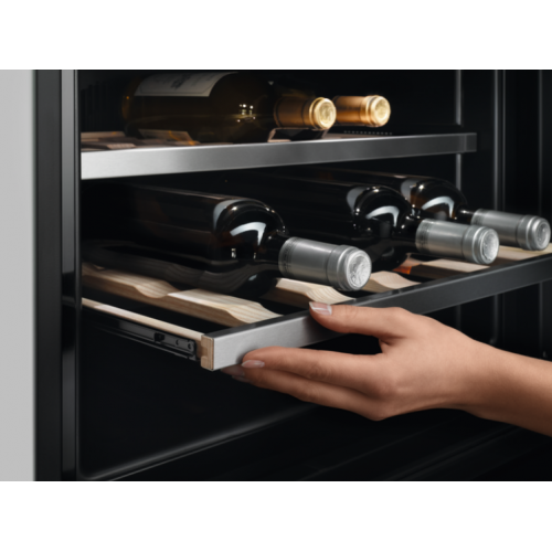 Винна шафа AEG KWK884520T