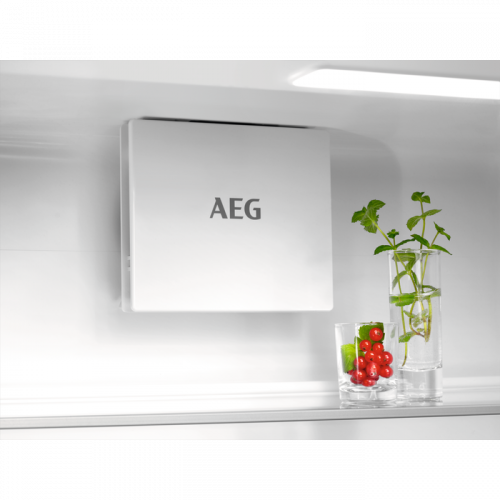 Вбудований холодильник AEG OSC7G18RES