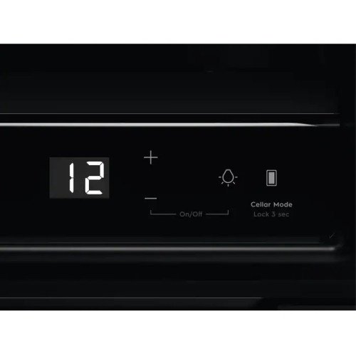 Винна шафа AEG AWUS018B7B